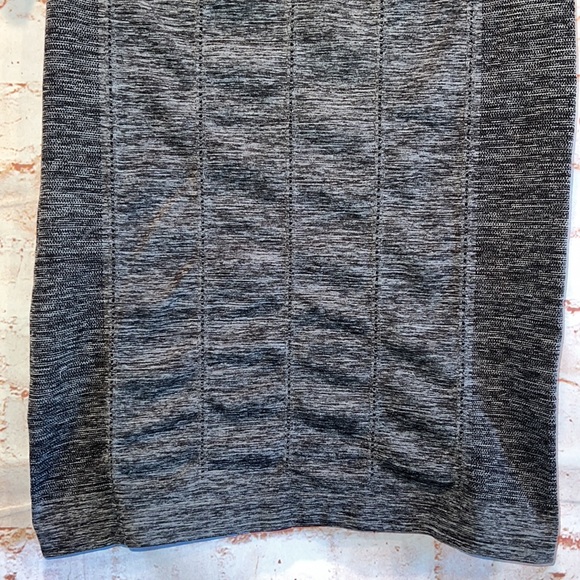 Fabletics fitted workout top Large short sleeve stretch crew neck heathered grey - Picture 3 of 7